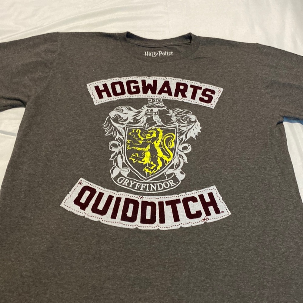 Harry Potter Hogwarts Tshirt/ Size Youth XL or Adult S
